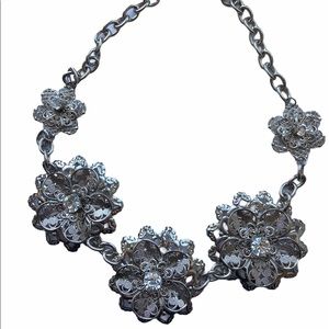 🌸Stunning 5 Flower Silver Fashion Necklace 🌸